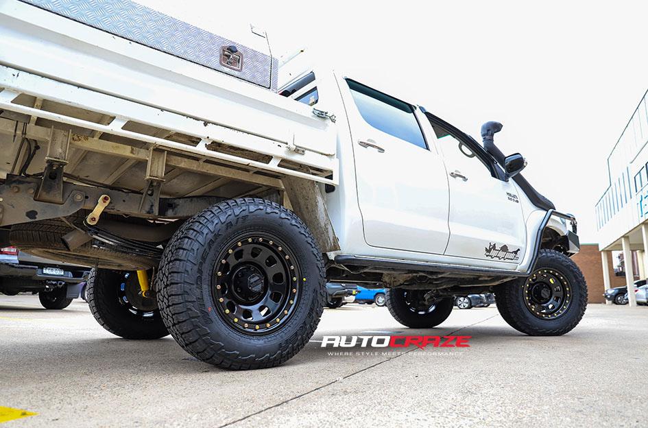TOYOTA HILUX N70 4WD D LOCKER BLACK